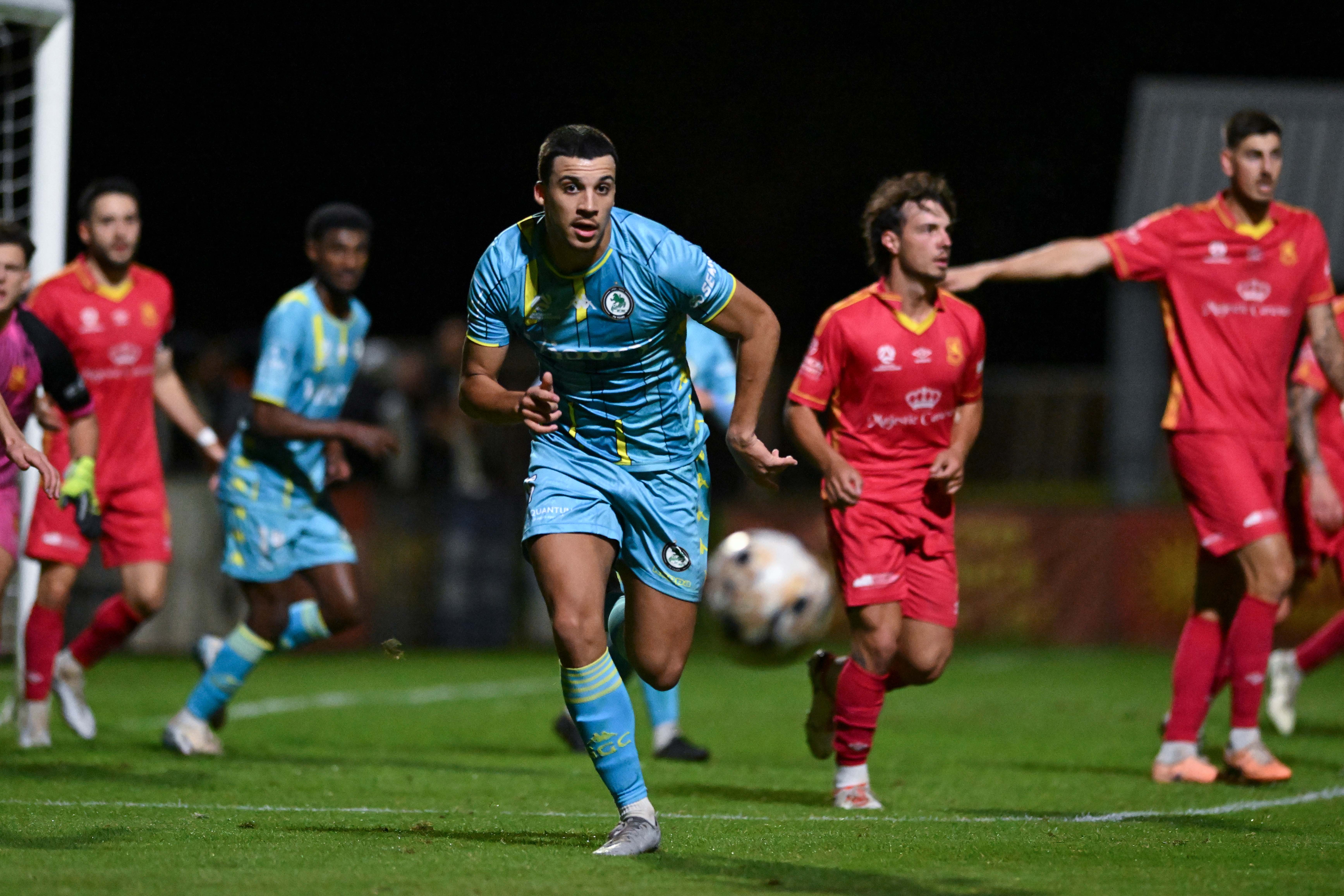 jalil running towards the ball